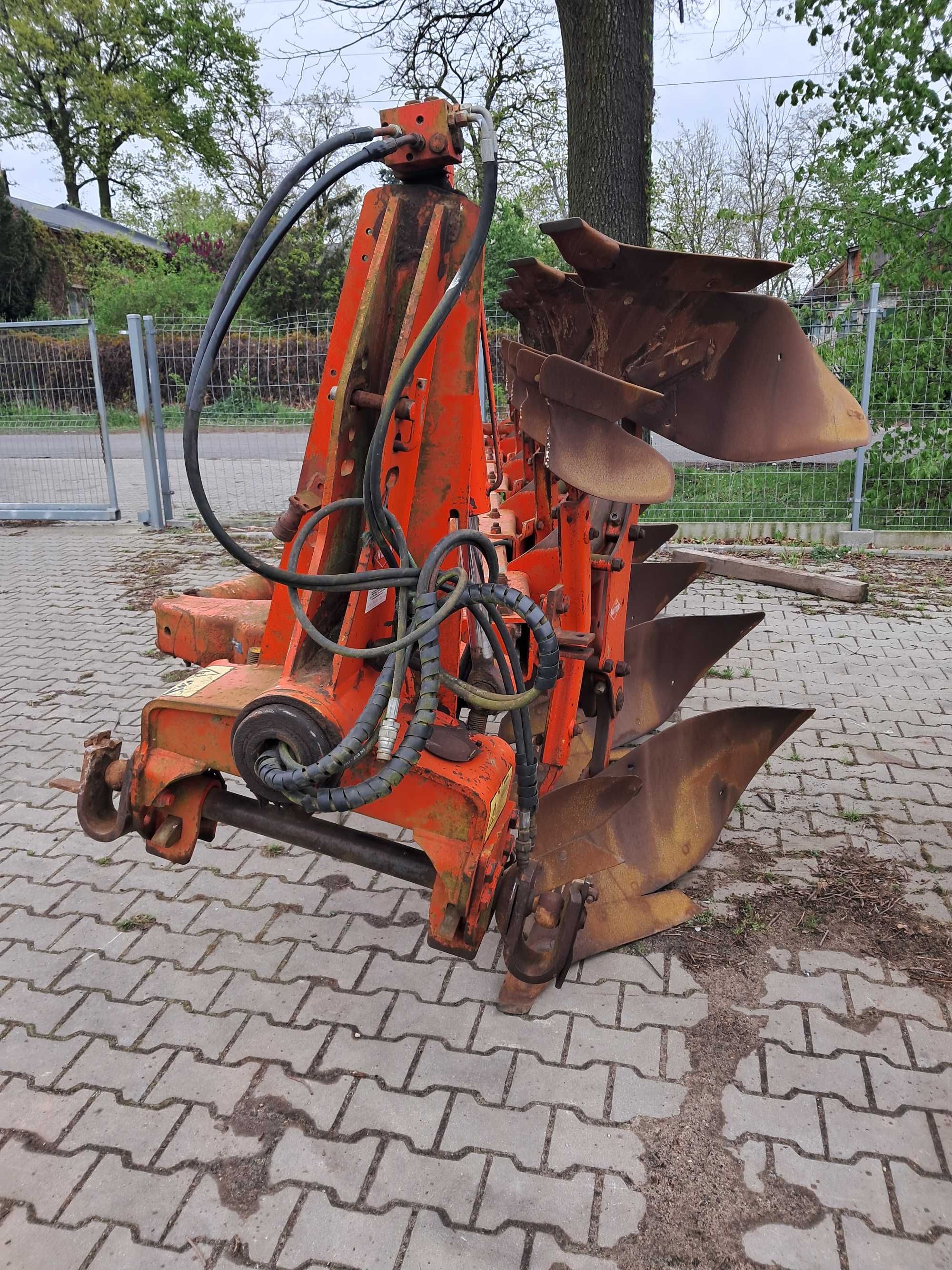 Pług obrotowy kuhn multimaster 121 4+1