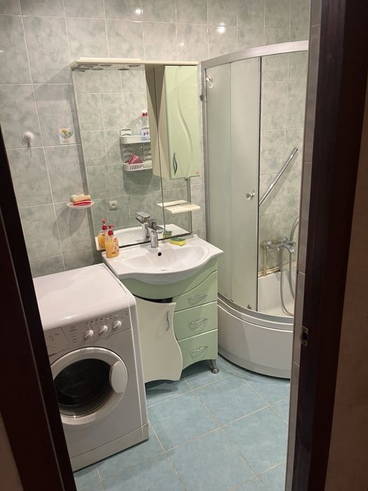 Продам двокімнатну квартиру центр