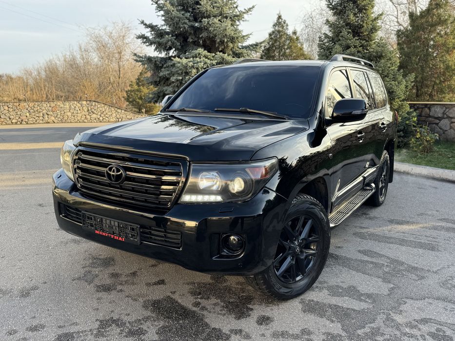 Продам ланкрузер 200