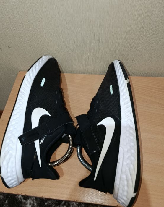 Кросівки фірми Nike 43 розміру