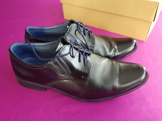 Buty męskie skórzane wizytowe pantofle czarne lakierowane 40 27,5