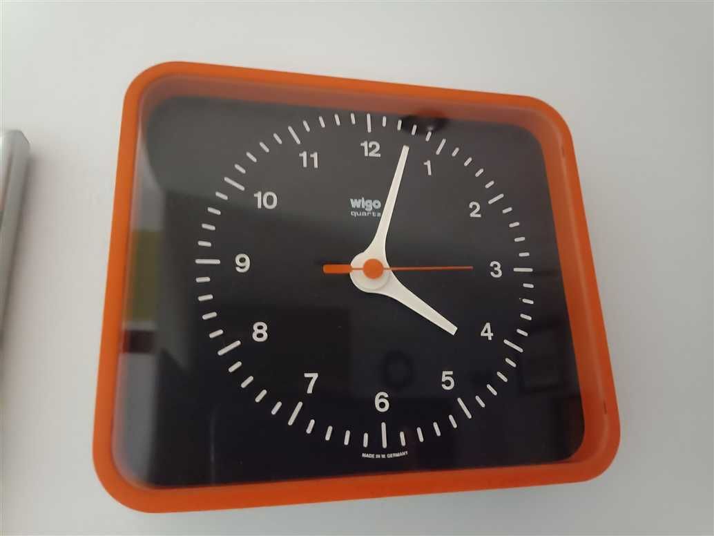 Zegar Wigo Quartz - lata 70 w klimacie space age