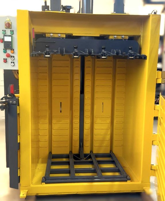 Вертикальний прес для  вторсировини (макулатури)