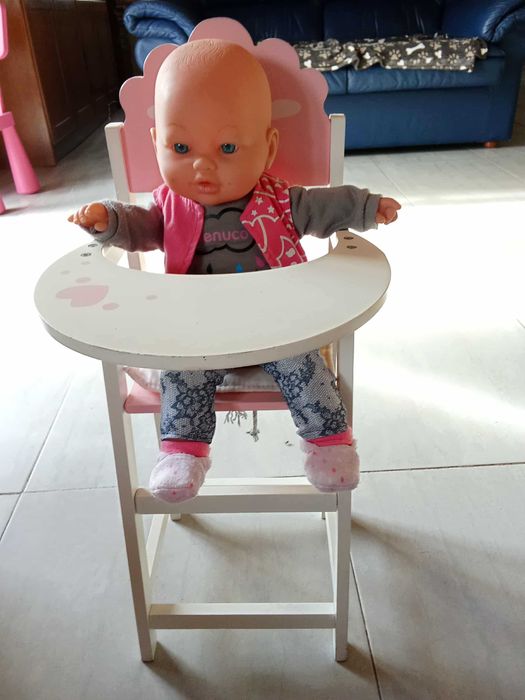 cadeira papa e boneco