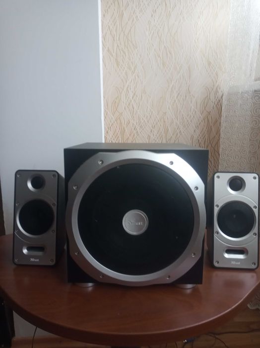 Продам аккустические колонки  с активным саббуформ