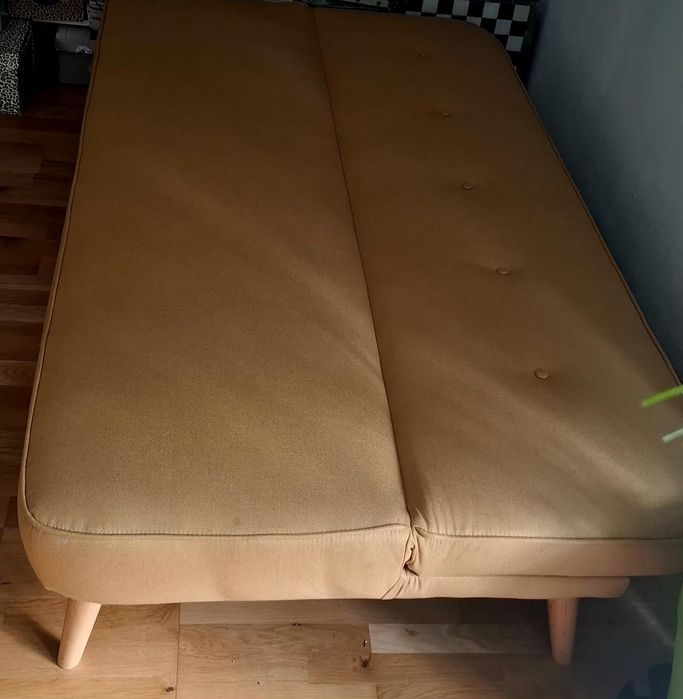 Kanapa, sofa, sofka na nóżkach rozkładana