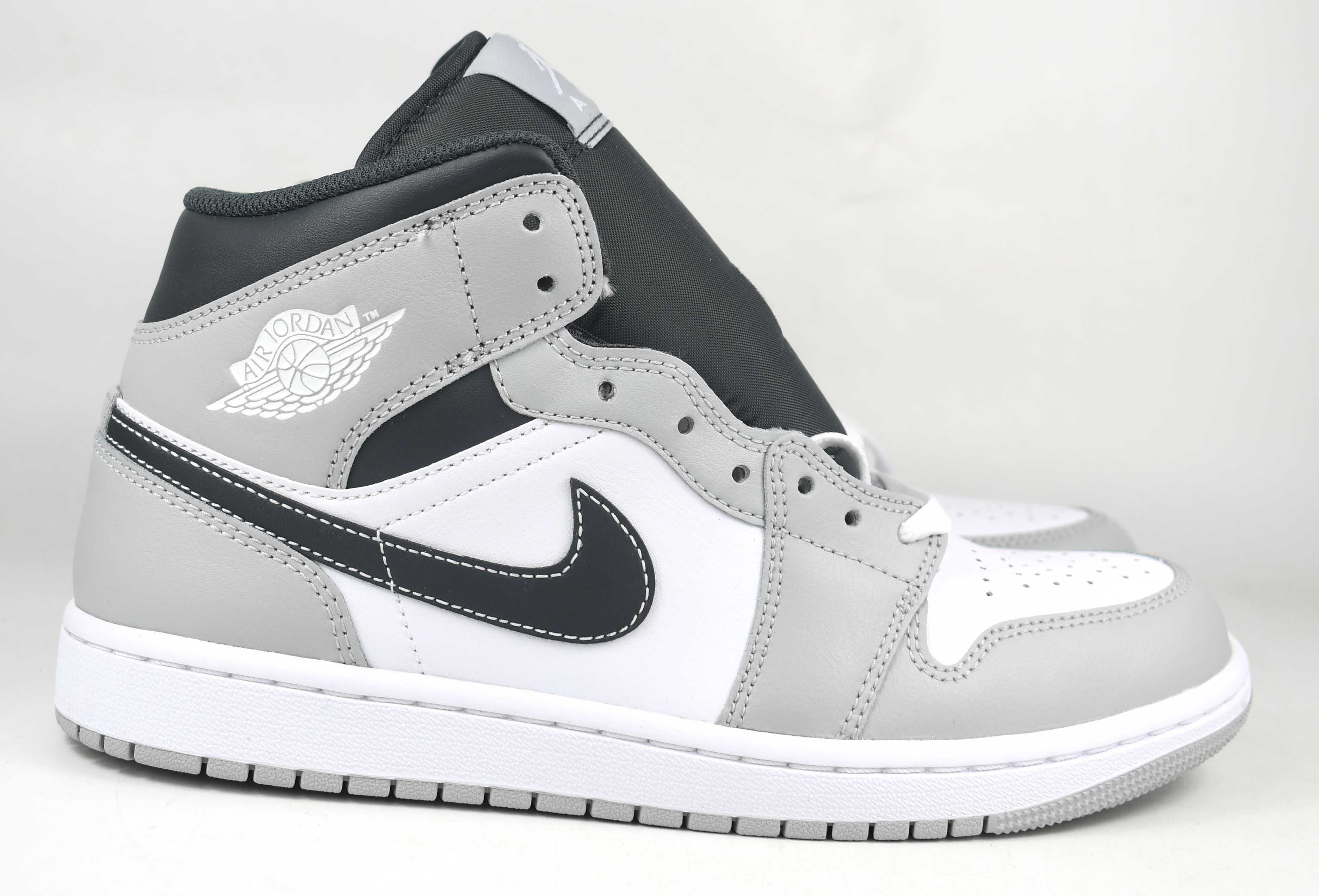 Jak nowe NIKE Air Jordan 1 Mid -554724 roz. 41