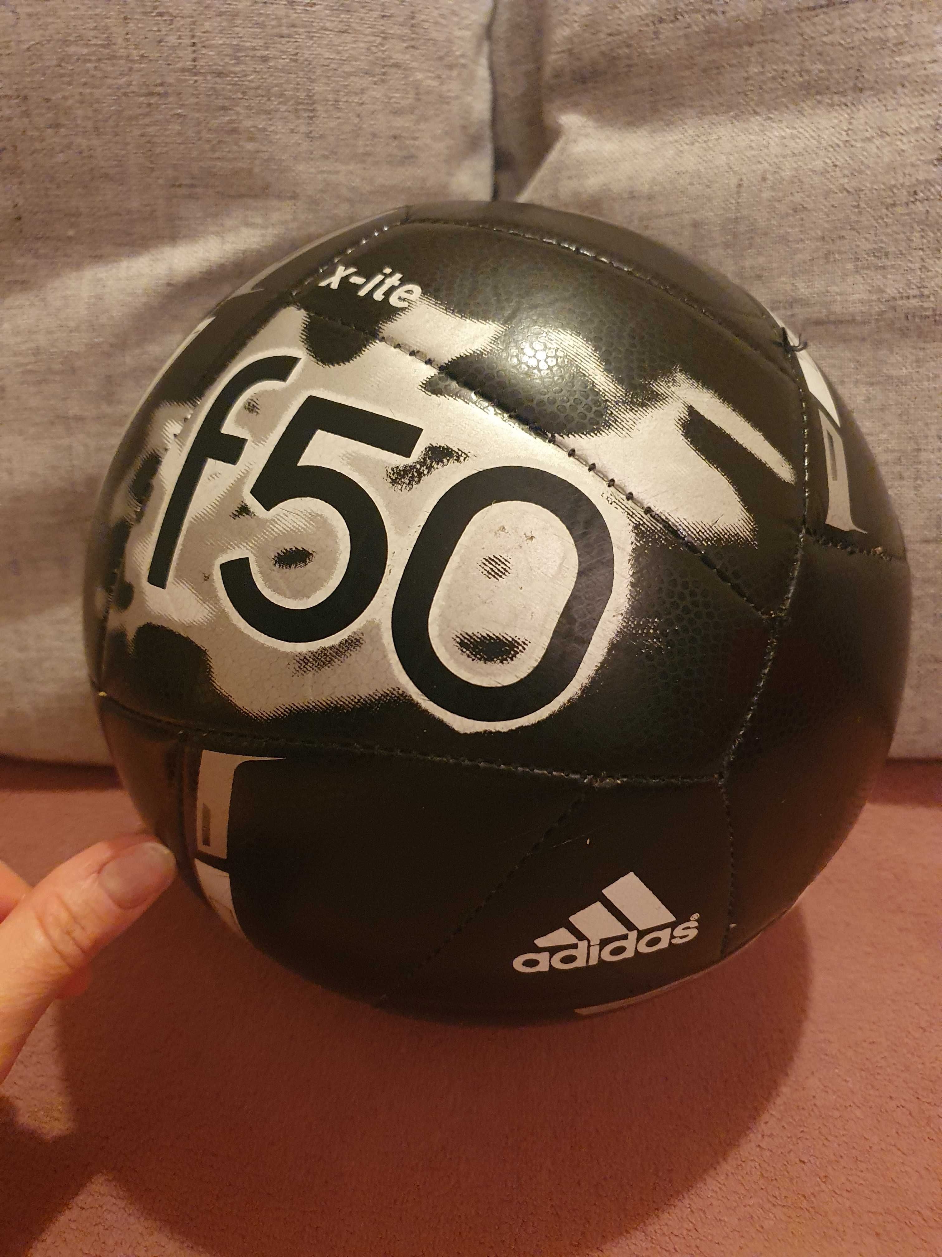 Piłka F50 X-Ite marki Adidas, r.540