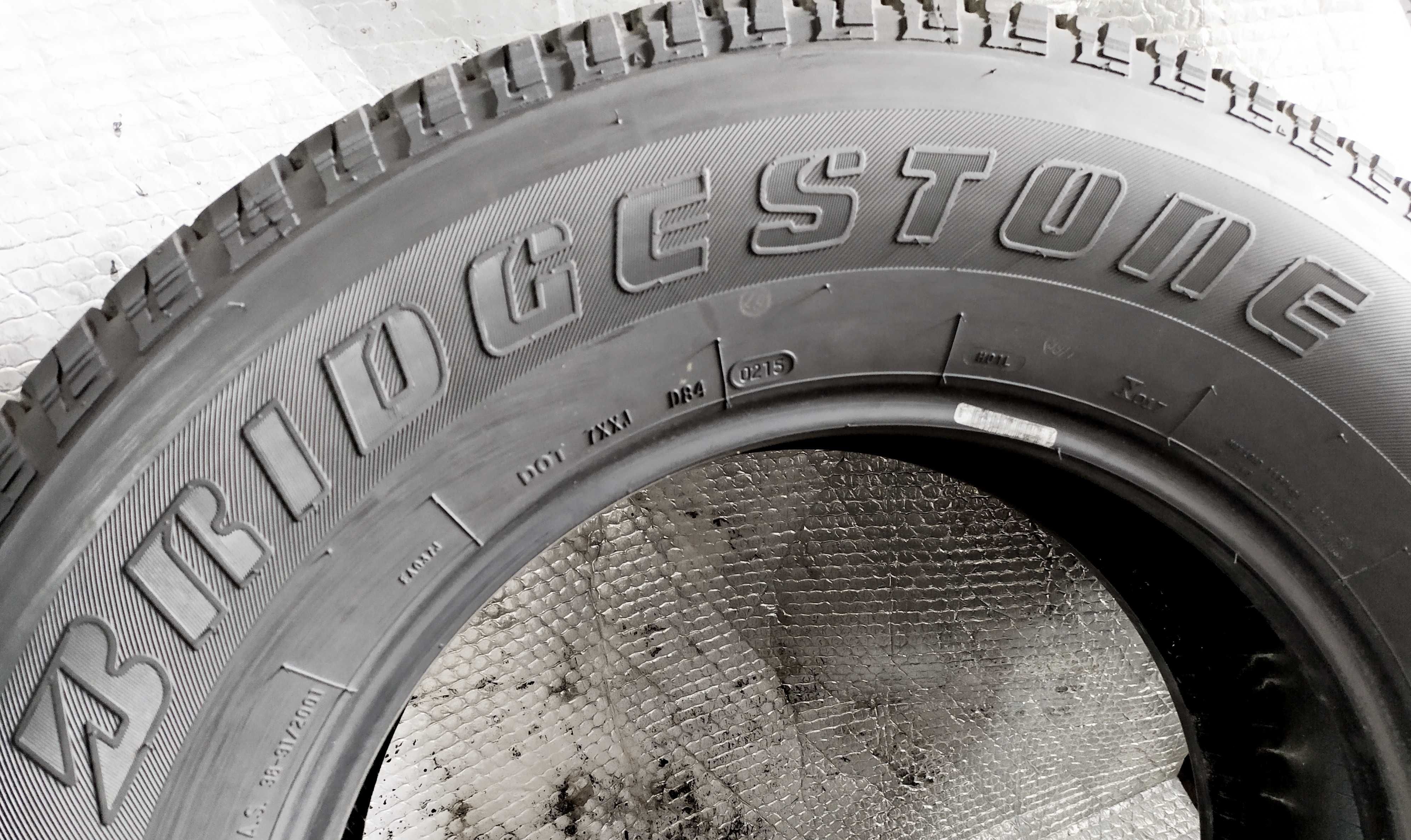 Шини Б/в 255.70.18 комплек Bridgestone