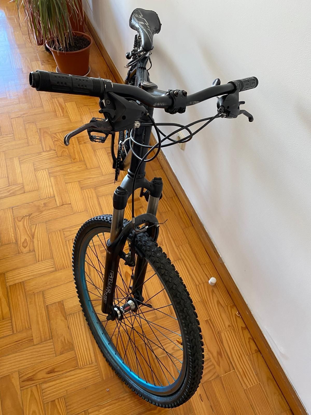 Bicicleta usada bem conservada