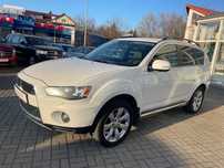 Mitsubishi Outlander 2.4 benzyna manual 4x4 biała perła alcantara