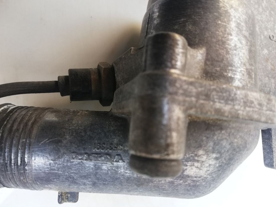 Volvo s80 2.4b 03r obudowa termostatu z czujnikiem temperatury orygina