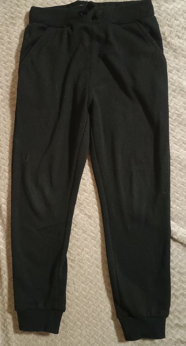 2 pary spodni dresowych 122 czarne Sinsay i F&F stan dobry