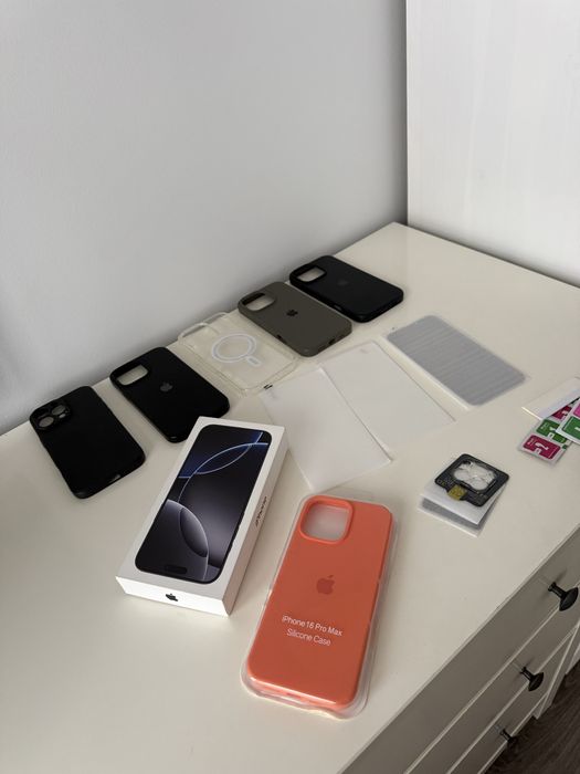 iPhone 16 Pro Max Black Titanium 256 GB — 10 meses uso, garantia