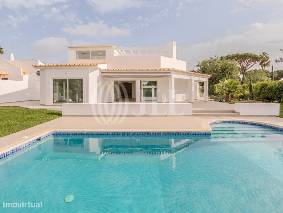 Moradia T4 com piscina e garagem, Vilamoura, Algarve