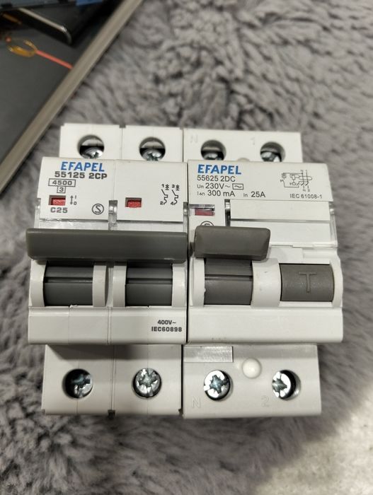 Disjuntores Efapel novos