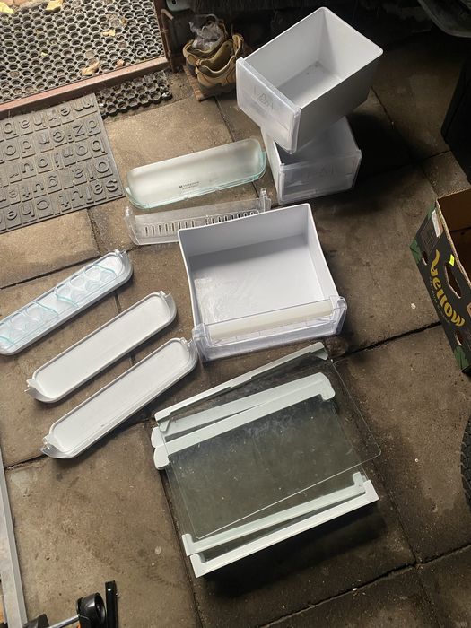 Lodówka Hotpoint-Ariston BCB 313 wszystkie półki