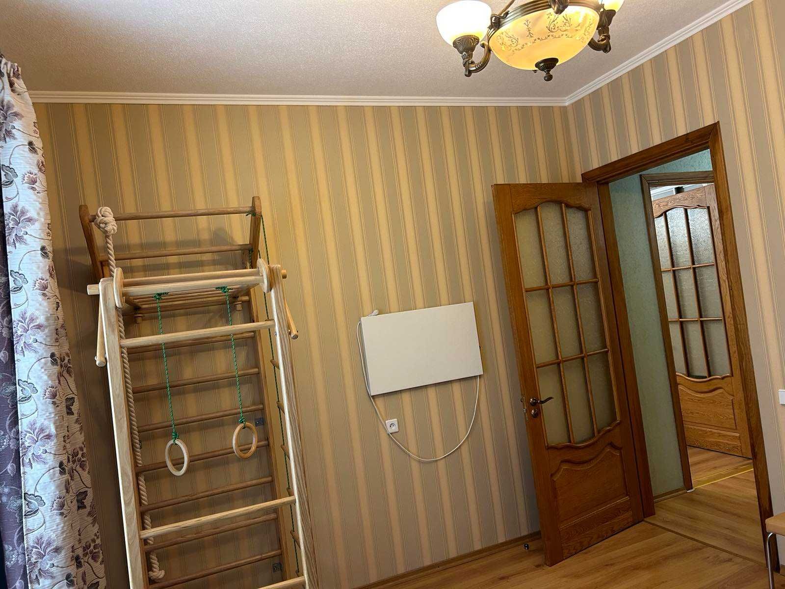 Продам 3-х комнатную квартиру - бельэтаж - Космическая -90 м.кв!