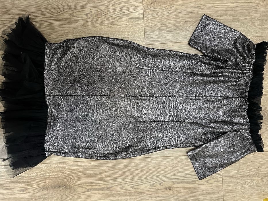 Неймовірно гарна блискуча сукня з фатином