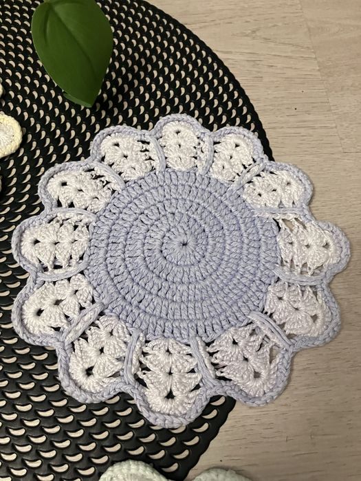 Serwetki wykonane na szydełku. 4 sztuki. Vintage