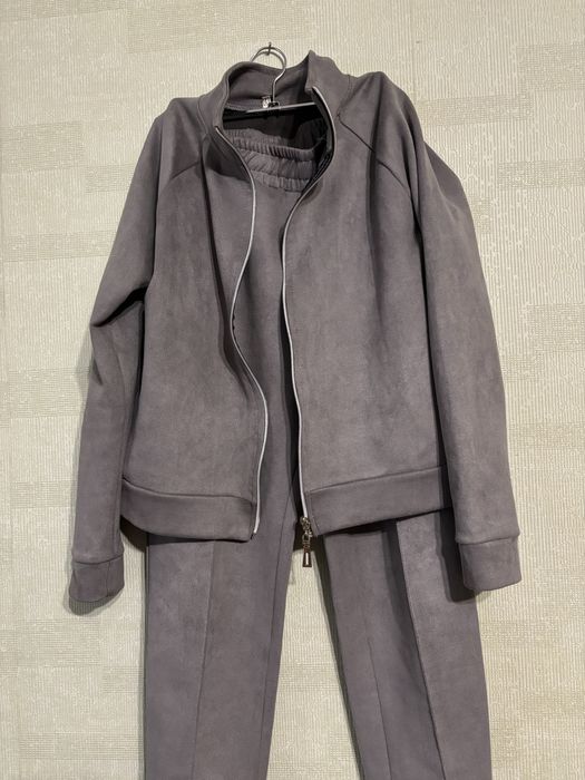 Костюм  замша серый
