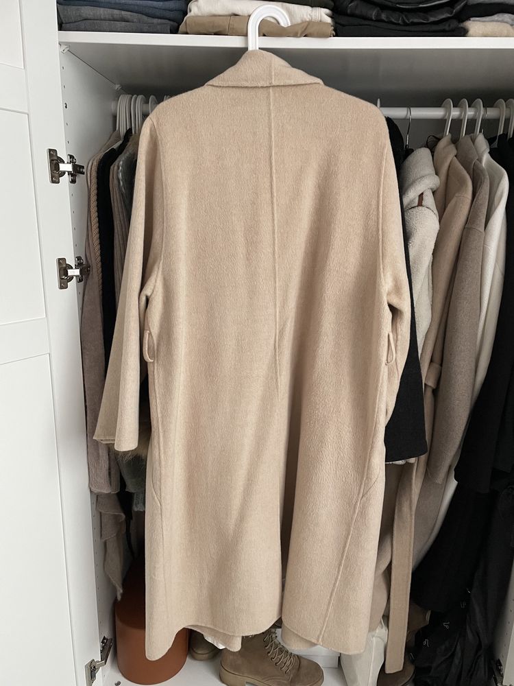 Wełniany płaszcz Massimo Dutti L/40 handmade z klapami beżowy