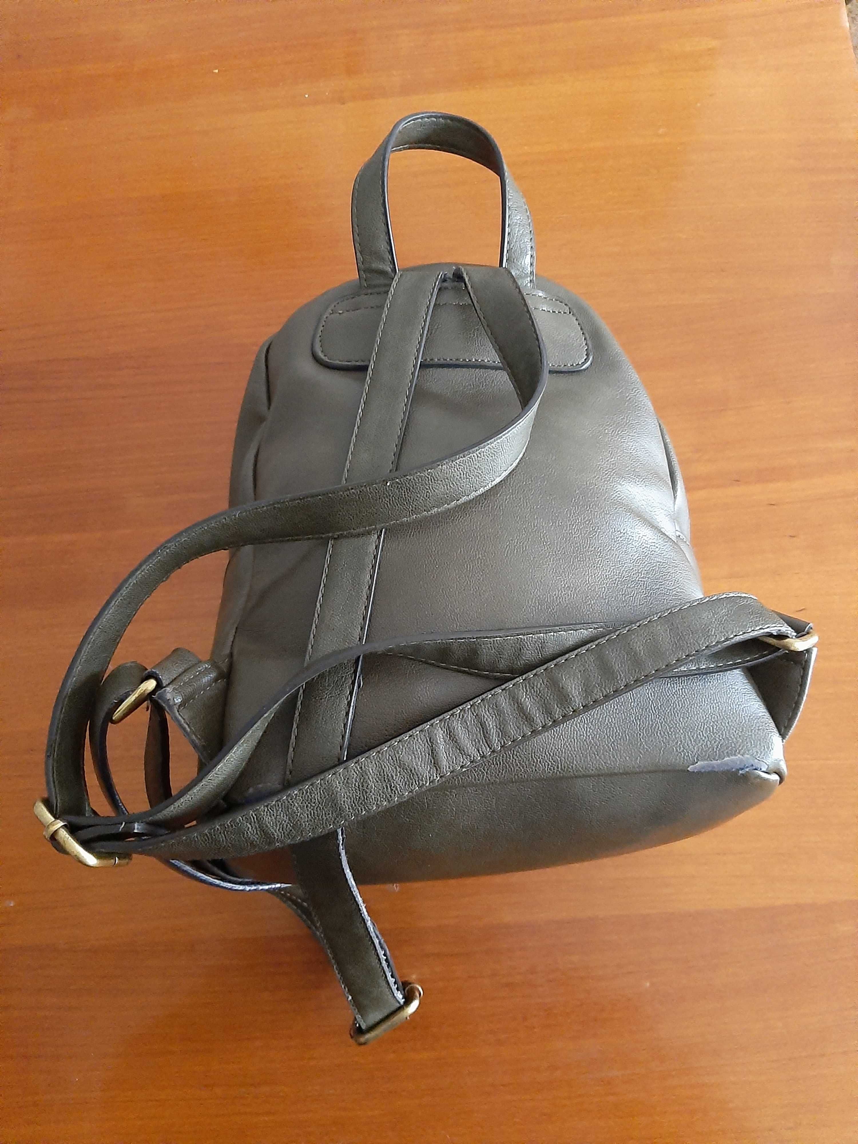 Mochila verde da Parfois