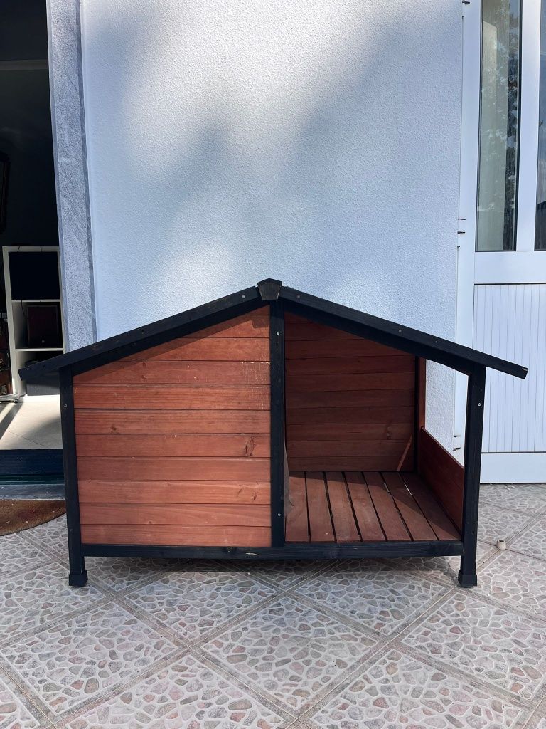Casota de Madeira para Cão – Espaçosa, Confortável e Resistente
