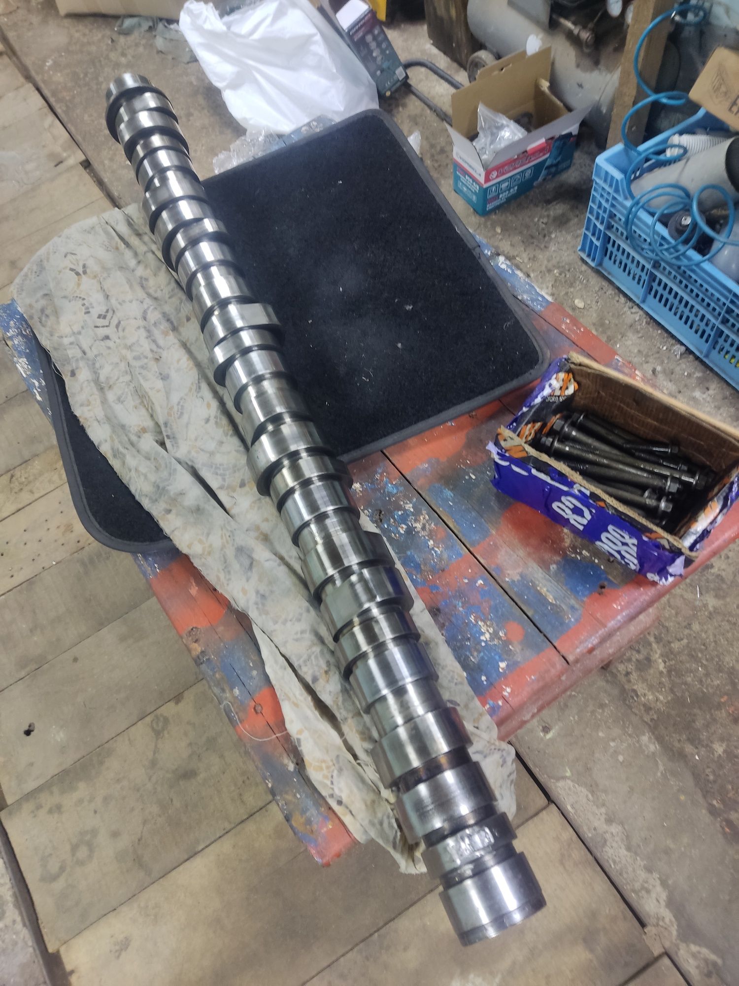 Распредвал Renault Magnum DXI D13 40757636