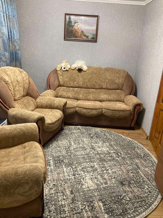 Мʼякий (розкладний) диван та крісла у вітальню