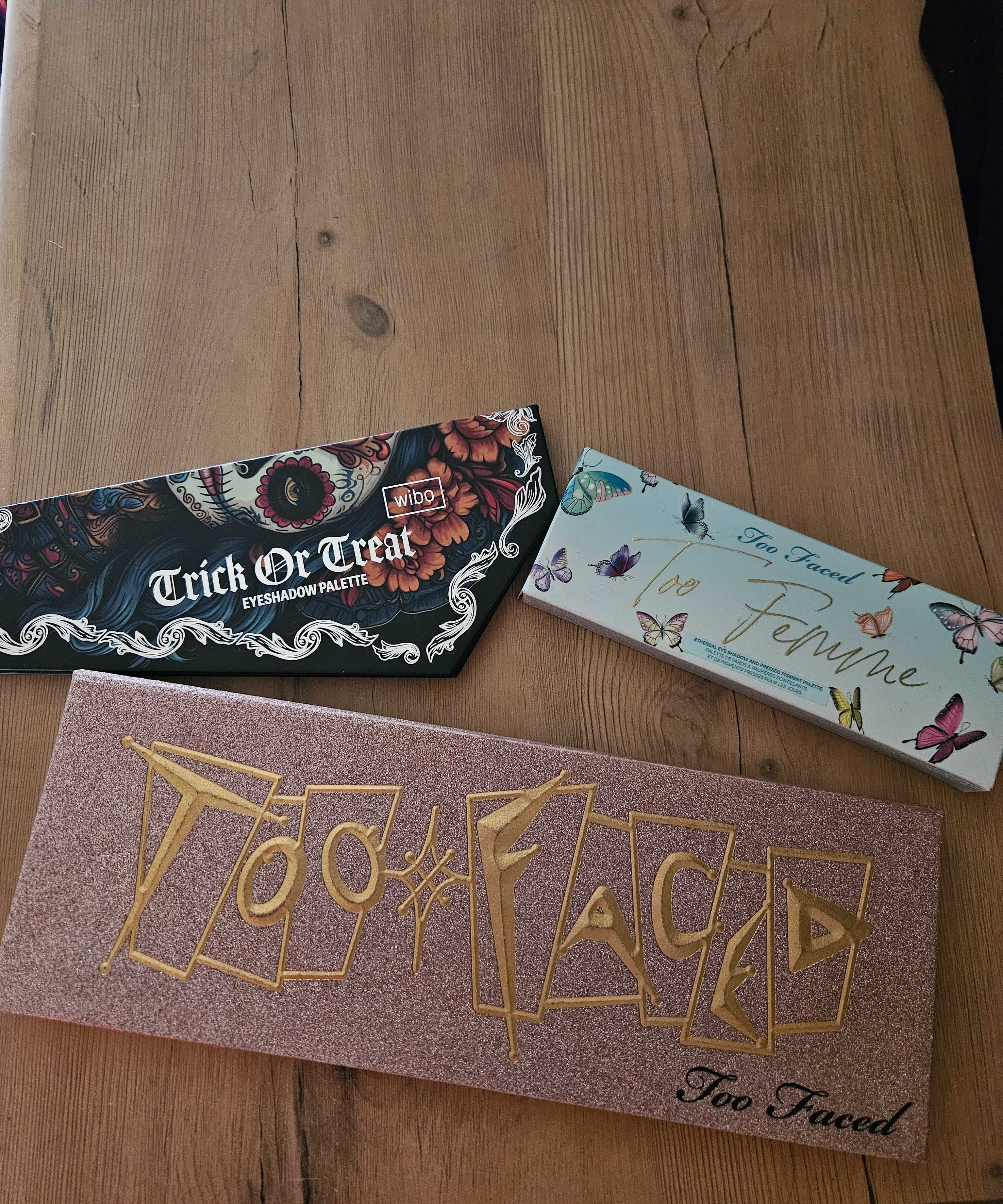 Sprzedam palety cieni do oczu Too Faced i Wibo