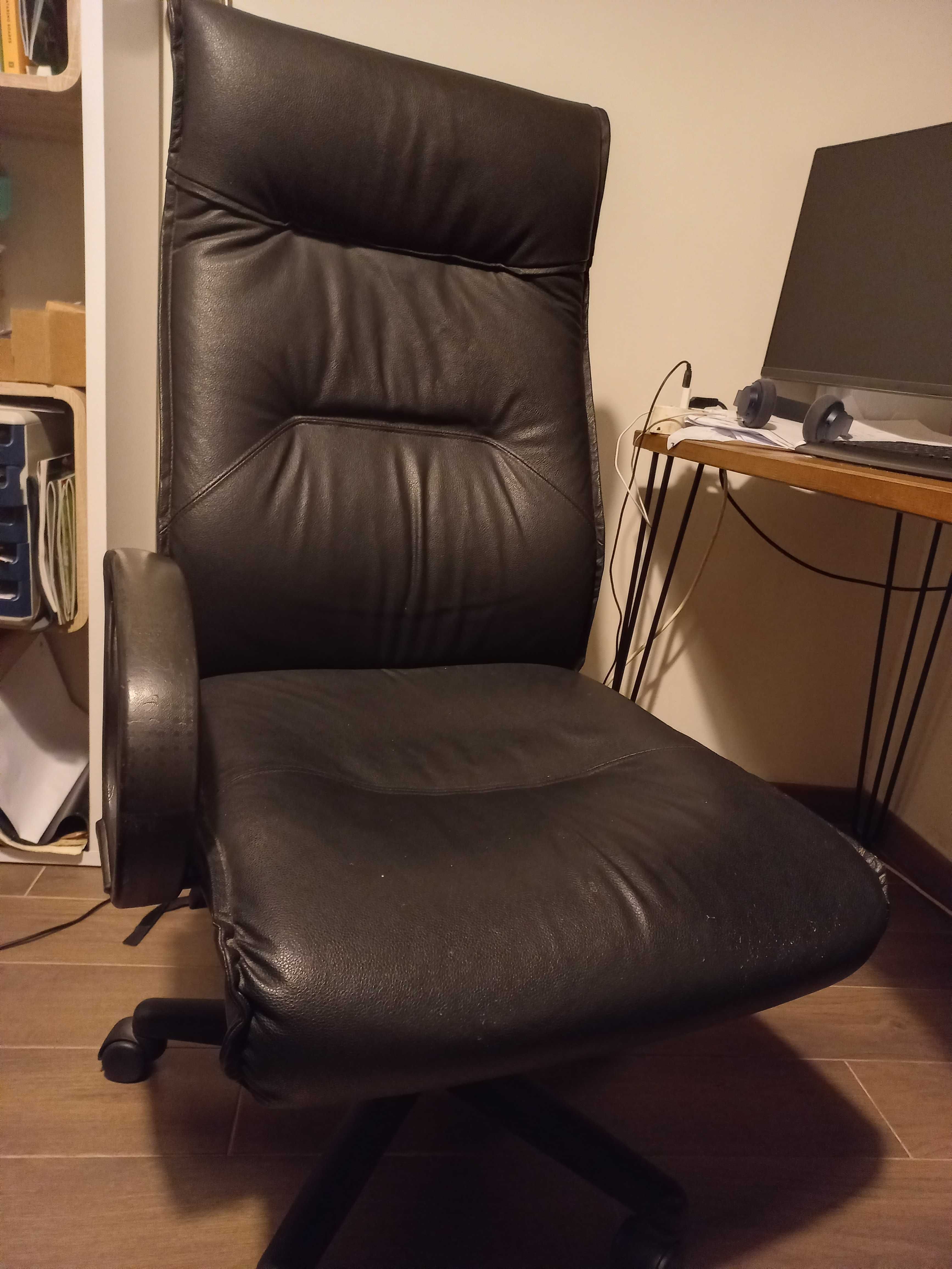 Cadeira escritório sem um apoio de braço