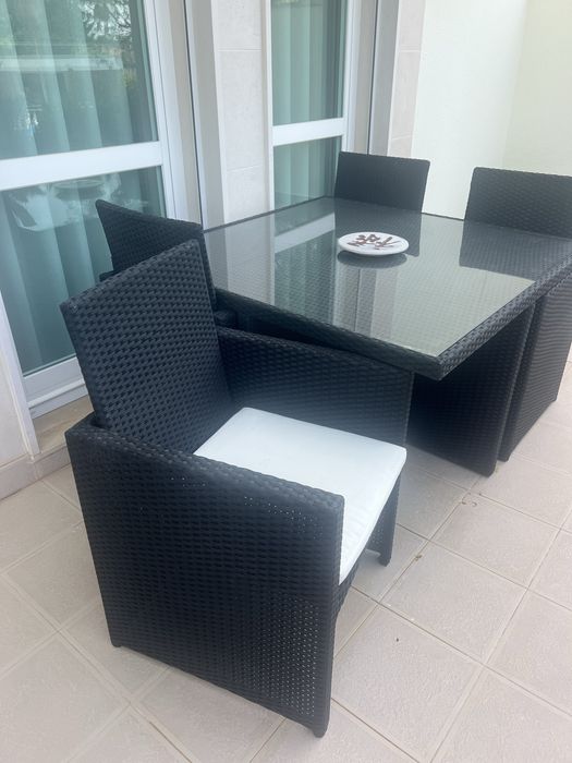 Vendo Mesa de Jardim com 4 cadeiras