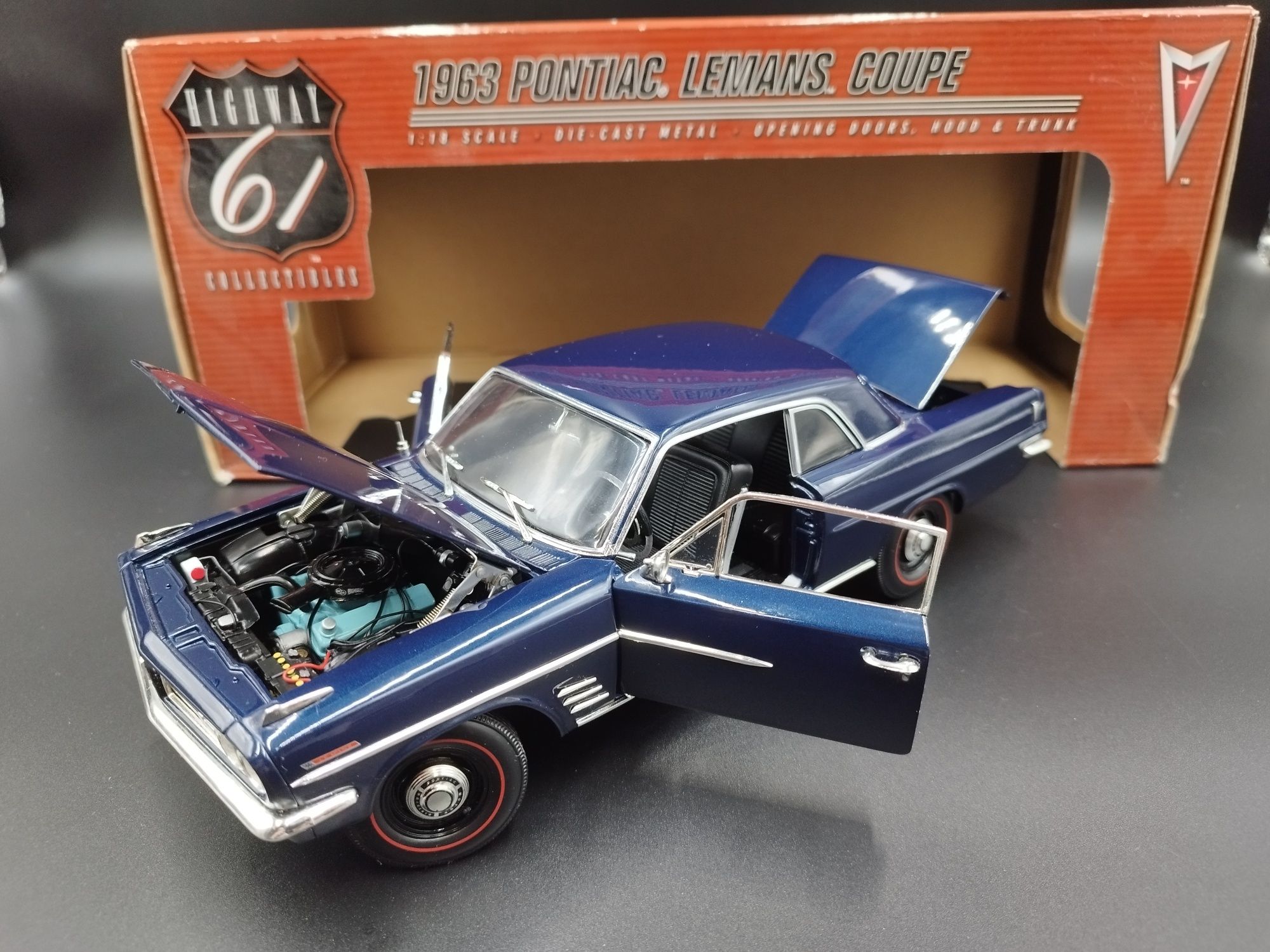 1:18 Highway 61 (1963) Pontiac Lemans model