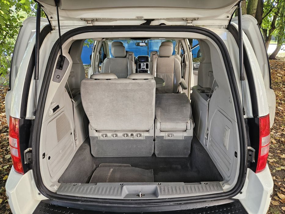 Chrysler Grand Voyager 2009 рік 2.8 дизель автомат 7 місць для військо