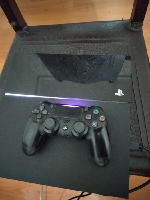 PlayStation 4 à venda + comando
بما أنك في البرتغال وتريد البيع