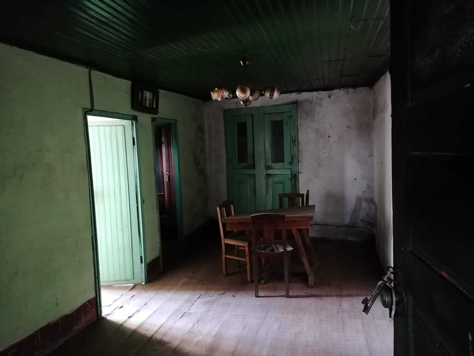 Casa rústica para reabilitar em centro de aldeia perto de Chaves