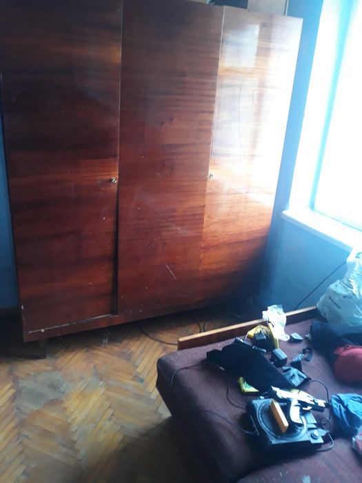 Продам меблі б/у: мягкий куток, диван, тафта, шафу,стінку