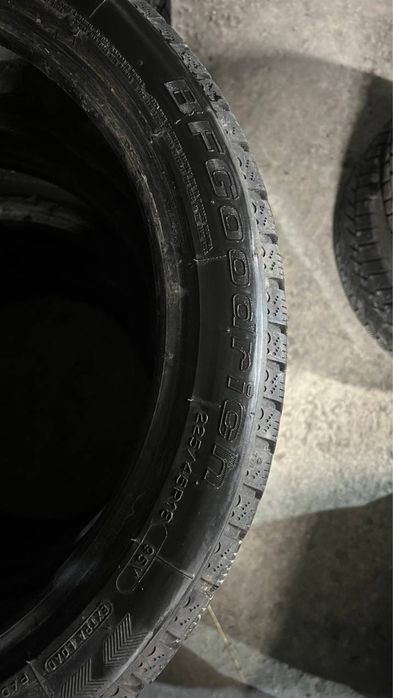 Комплект зимової гуми 225/45/18