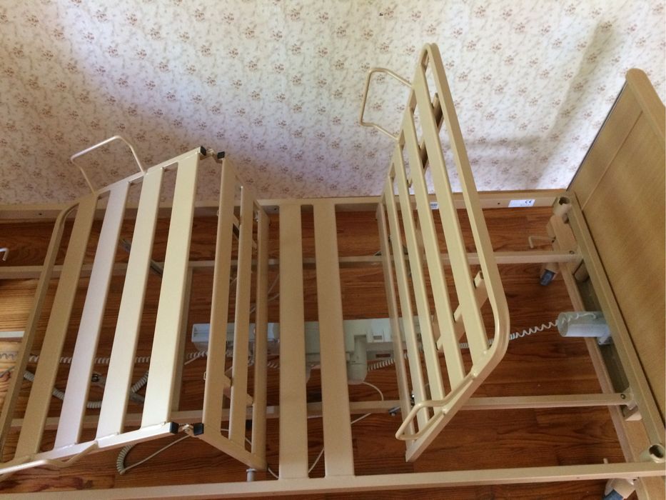 Łóżko rehabilitacyjne z materacem