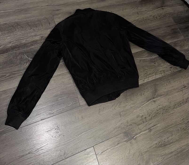 Джинсовая куртка стильная оверсайз и черный бомбер приталенный