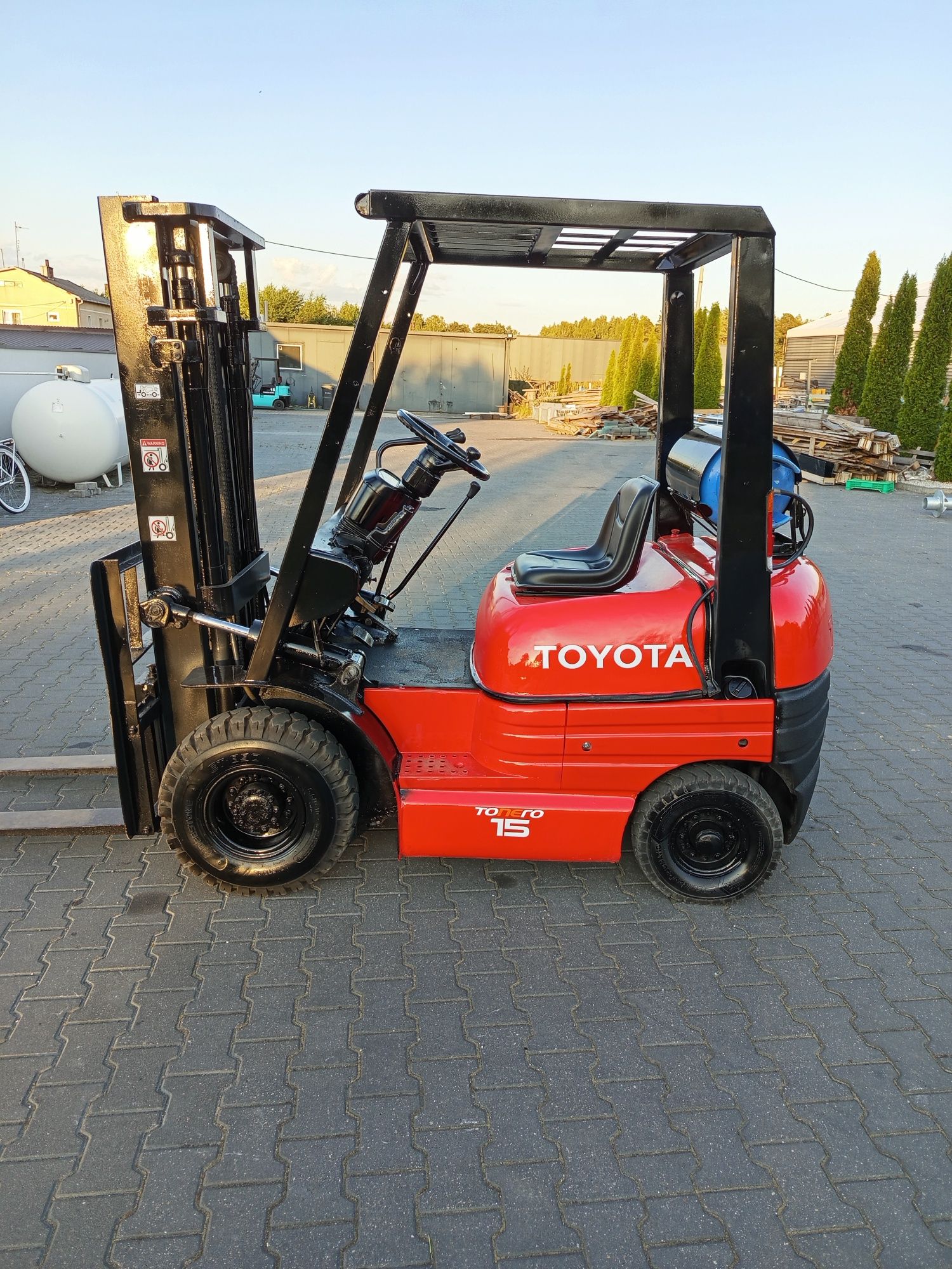 Sprzedam wózek widłowy Toyota 1,5 tony