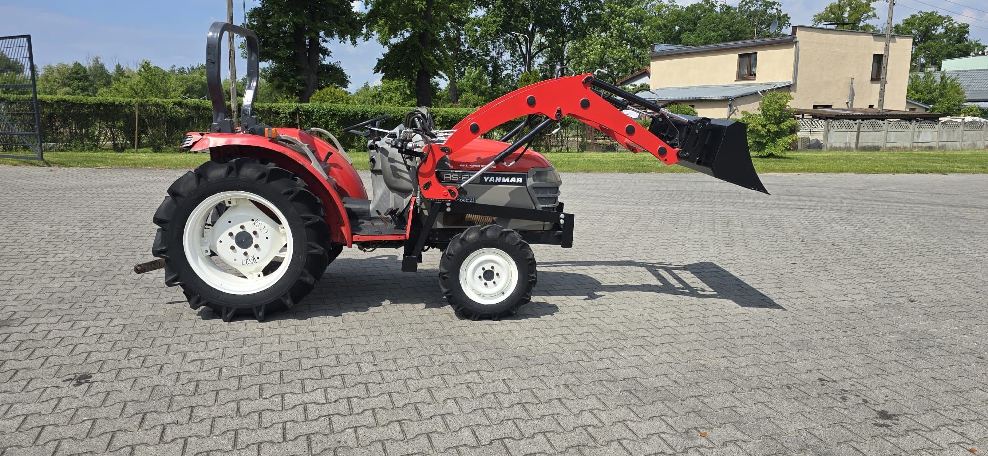 Traktortraktorek ciągnik ciągniczek ogrodowy Yanmar RS 27