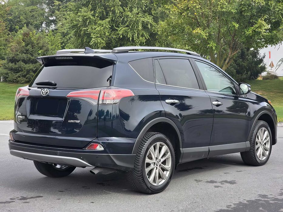 Toyota RAV4      2018