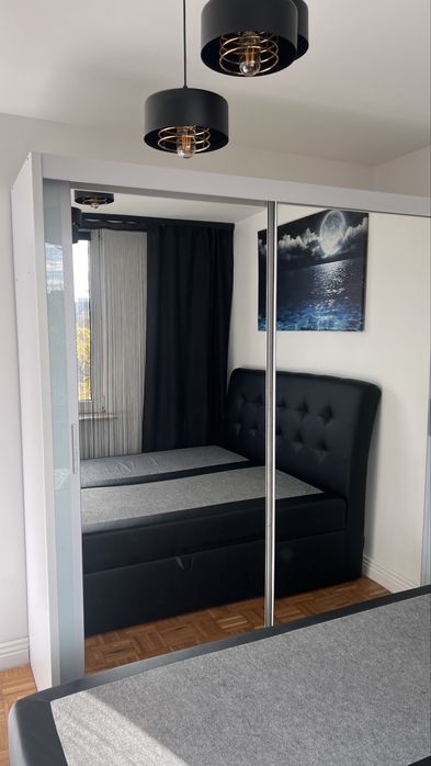 Sprzedam dużą szafę z przesuwanymi drzwiami stan ideał