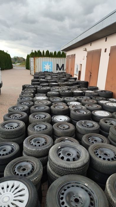 Opony zimowe 205 55 R 16 duża ilość ładne bieżniki montaż Czarna Opona