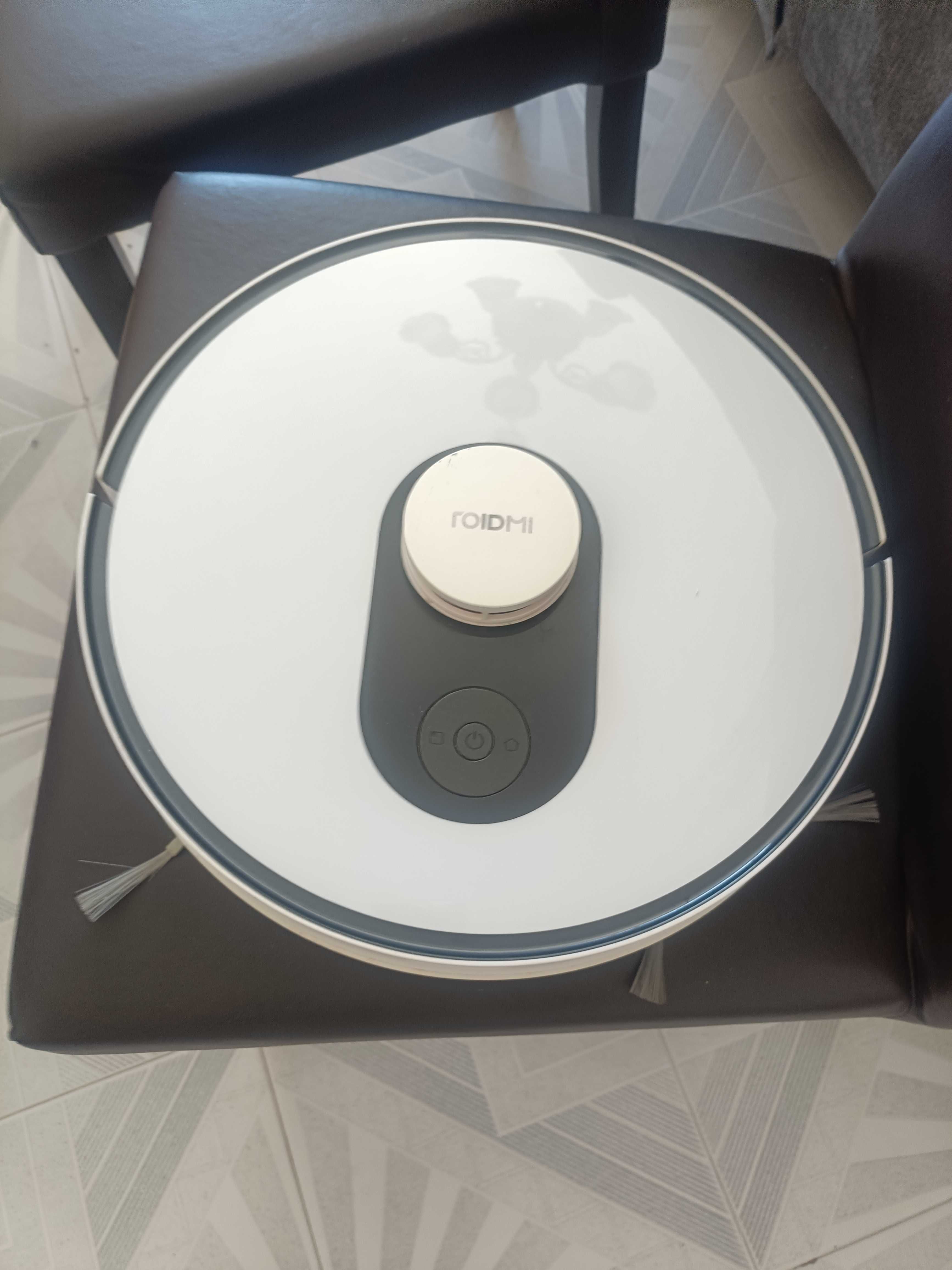 Aspirador Robô Roidmi Eve Plus com base de autoesvaziamento