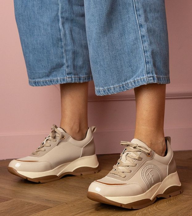 Beżowe sportowe sneakersy damskie Wener