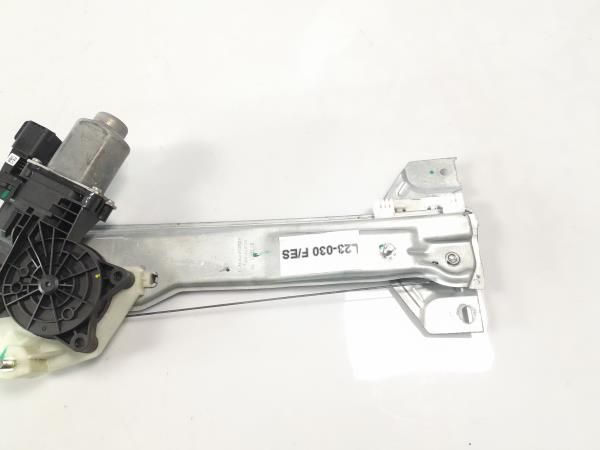 Elevador vidros frente esquerdo FORD Ka+