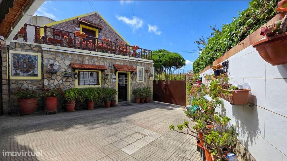 Casa típica renovada em Óbidos - pátio e vista campestre